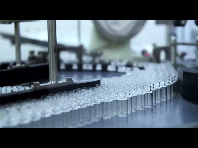 Linea di gestione delle fiale in un ambiente di fulfillment controllato.